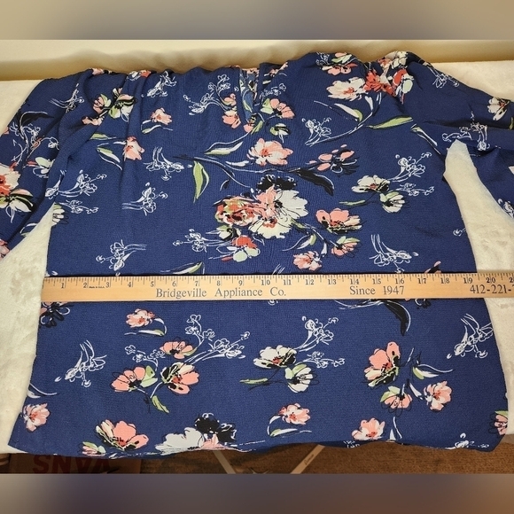 NWOT Fun2Fun 3/4 Length Sleeve Navy Floral Blouse with Splitneck Size S - Picture 10 of 13